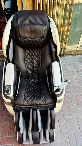 Full-body Electric Massage Chair - Excellent Condition