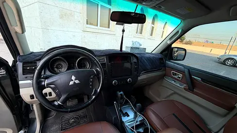 Mitsubishi Pajero GLS Medium Line 2011 | GCC Specs