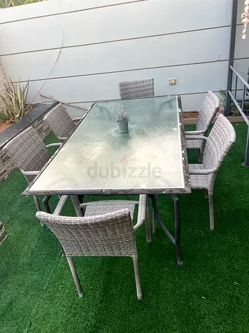 6 Outdoor chairs (table for free)