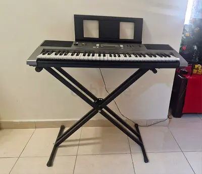 Yamaha Keyboard with stand