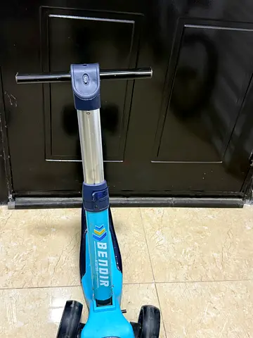 Blue Bendir Kids Kick Scooter - Lightly Used