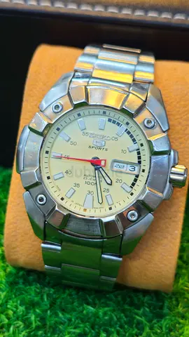 Vintage Seiko 5 Sports Automatic Japan made Mens watch (Used)NO BOX NO PAPER