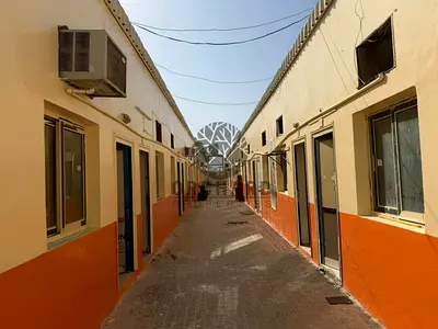 Freehold For GCC And Local /10%R O I/4000 SQ feet warehouse Restaurant/32 Rooms/3 Rows/kitchens /Baths/300 k w power/own Transformer/