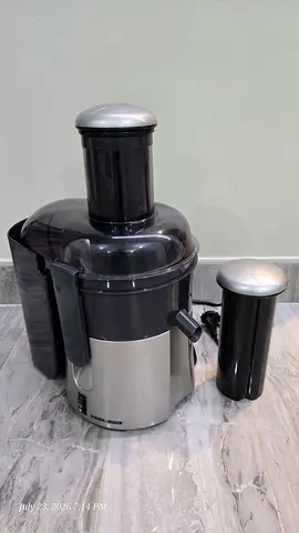 Compact Black and Decker Juice Extractor - Good Working Condition