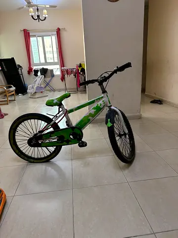 Kids green BMX-style bicycle, good condition