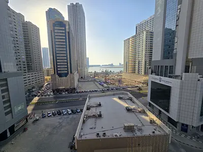 غرفتين وصاله مع 2 بلكون جميع الغرف اطلاله بحريه