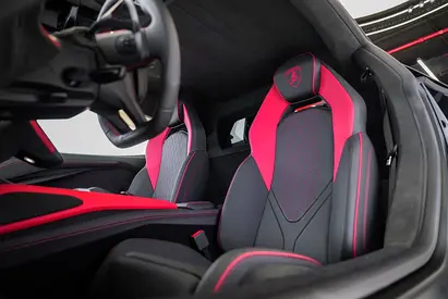 صورة 8 لـ 2024 Lamborghini REVUELTO
