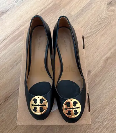 Tory Burch Classic Black Leather Ballet Flats with Gold Logo - Size 39