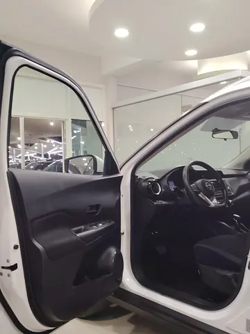 صورة 7 لـ 2023 Nissan KICKS