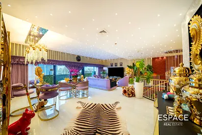 Luxury Penthouse| Private Pool| Fully Upgraded