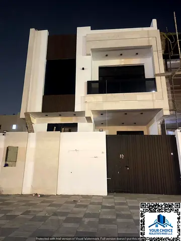 فيلا فاخرة للبيع في الزاهية بعجمان بتصميم عصري راقٍ وتشطيبات سوبر ديلوكس، موقع مميز قريب من جميع الخدمات، مساحات واسعة تناسب العائلات، تضم غرف ماستر و
