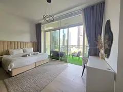 Specious 617sqft/Upgraded Furnished/Pool View