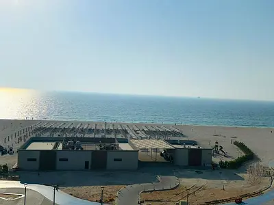 كورنيش عجمان _اطلاله بحريه _مع استور _تكييف مركزي _خزائن بالحائط _صاله منفصله
