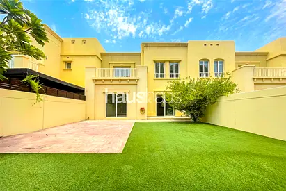 1 YEAR LEASE | WALK TO CLUBHOUSE | TYPE CM