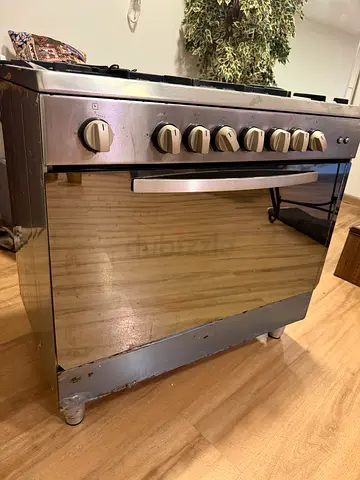 Used freestanding gas cooker with oven