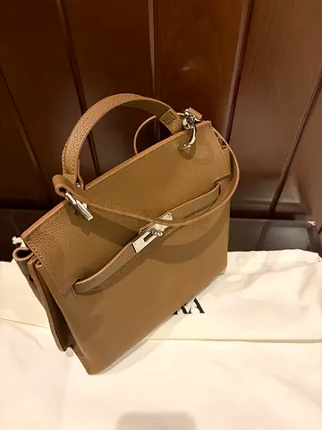 Aura bag by Manara