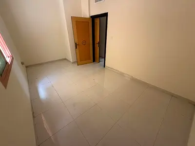 اجمل الشقق واقل الاسعار  للايجار السنوى فى كورنيش عجمان  بجوار دوار السفينه  شقه غرفه وصاله  28 الف  على 6 دفعات  صاله منفصله  تقسيمات ممتازة  وشقه مض