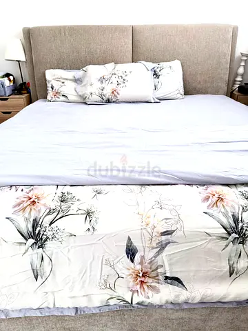 Super King 200*200 bed comfy and excellent condition