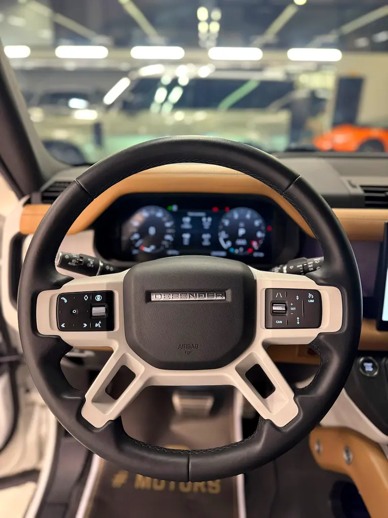 Land Rover Defender 2025