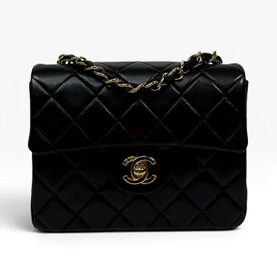 CHANEL BLACK SQUARE VINTAGE FLAP BAG IN LAMBSKIN WITH GOLD HARDWARE