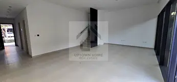 3 Bedrooms Robinia | midd | Freehold