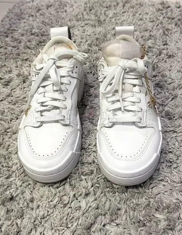 Nike dunk low with golden charms, gently used, almost not used, size 36.5 eyr, uk 3.5, us 6