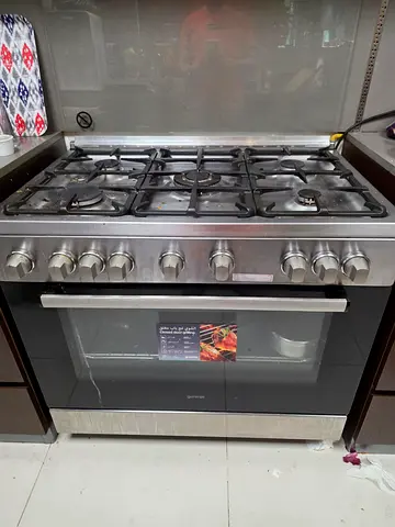 6-Burner Stainless Steel Gas Range with Oven - Used, Brand- Bosch