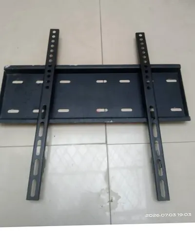 Adjustable Steel Wall Mount Bracket for Flat Screen TVs