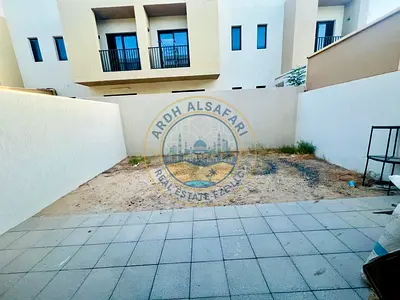Luxurious 2bed hall Townhouse villa with maidroom, Private Garden