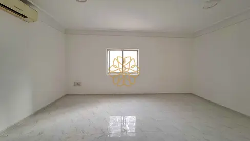 2BR/ Balcony / Close Hall and big Size Apartment