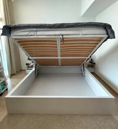 Ikea Hydraulic Queen size 160×200 bed with mattress available in perfect condition