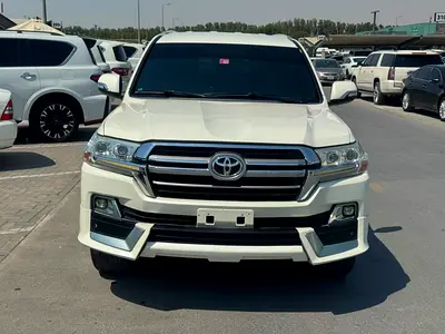 Toyota landcruiser 2014 white color look 2024