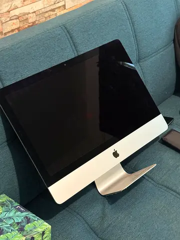 Apple iMac 21.5-inch All-in-One Desktop (Silver) - For Parts/Repair