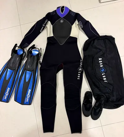 Aqua Lung 3mm Wetsuit + Fins, Boots  Carry Bag - Full Dive Set, Size M
