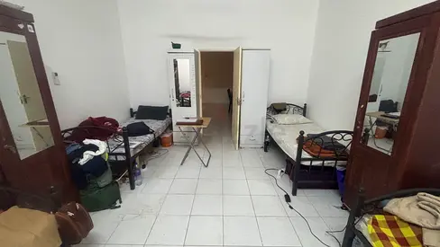 EXECUTIVE BED SPACE AVAILABLE MALE FULL FURNISHED FREE KACHA PARKING AVAILABLE NEAR PLACE MORE INFO