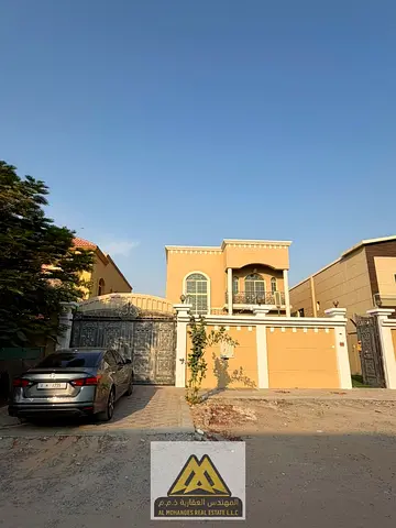 Villa for rent consisting of five master bedrooms, a majlis, a living room, a balcony, a kitchenette, and a spacious yard, next to a mosque and near M