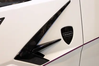 2019 Lamborghini URUS thumbnail 14
