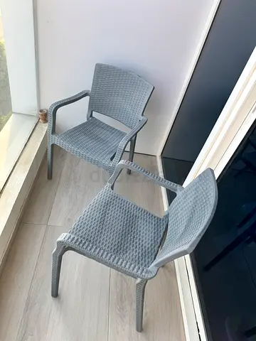 Grey outdoor plastic rattan-style armchair - Excellent condition