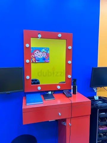Kids salon chair with Lighted Mirror - Good Condition