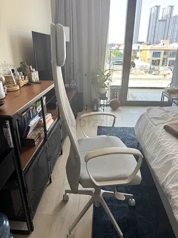 Ergonomic white office chair with headrest - good condition