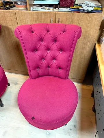 Used pink tufted accent chair — single piece, good condition (5piece available )