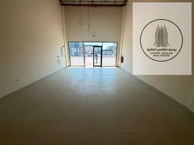 شوروم 1100 قدم جديد أول ساكن على شارع رئيسي في الصناعية 1