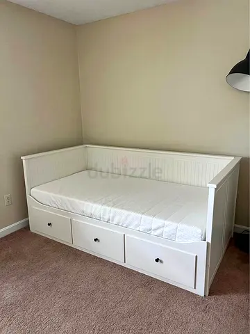Ikea White Hemnes Daybed with Ikea mattress