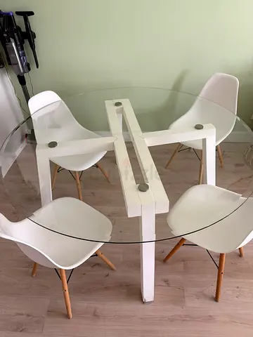 Dining table + 4 chairs