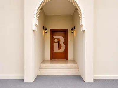 Spacious 3BR Townhouse | Private Garden | Prime