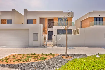 √ 4BR+Maid Single Row Villa | Prime Location √