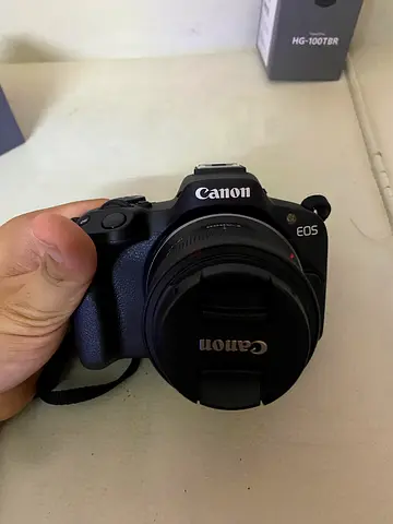 Canon R50 with Kit Lens