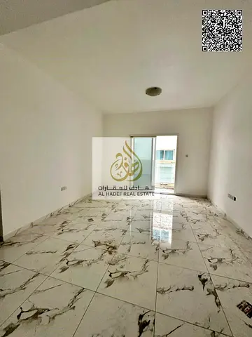 غرفة وصالة مع بلكونة وخزائن بالحائط في الراشدية 2 | بجوار حديقة السيدات | 30,000 درهم
