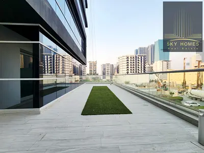 Spacious 1bhk Apartment With Huge Tearce