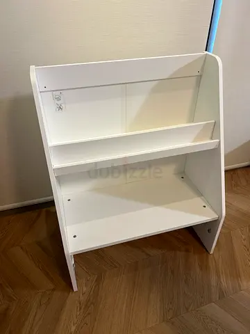 White small bookshelf / storage shelf - like new